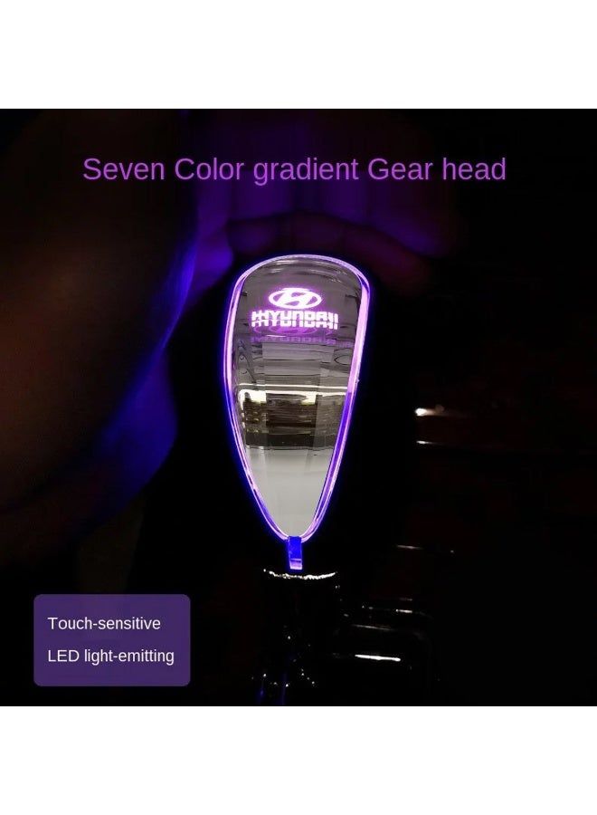 هيونداي مقبض ناقل حركة LED من هيونداي بسبعة ألوان، مزود بمستشعر لمس وإضاءة تلقائية متغيرة، تصميم رياضي، مناسب لجميع أنواع السيارات (يدوية وأوتوماتيكية)، يعمل بجهد 12 فولت عبر منفذ USB، إضاءة داخلية، تصميم أنيق من الجلد المقاوم للانزلاق مع لمسة نهائية من الكروم. - Image 2